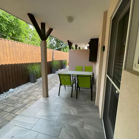 Tutti Apartment *
