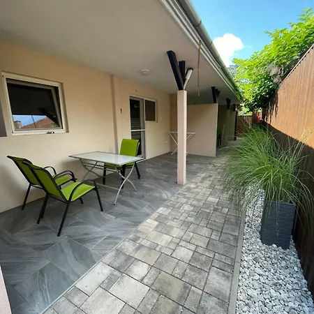 Tutti Apartment *