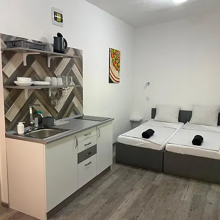 Tutti Apartment *