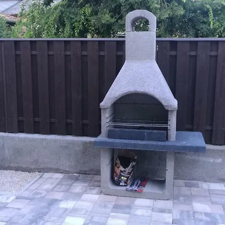 Tutti Apartman